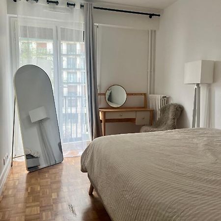 Modern Apartment Near The Eiffel Tower, 45M パリ エクステリア 写真